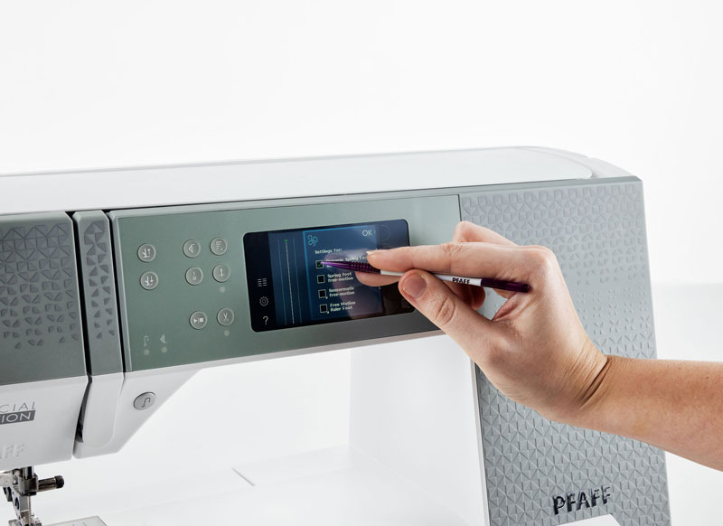 Pfaff Expression 720 - Special Edition color touch display